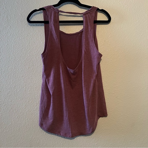 Nike Dri Fit Woman’s Tank Top Size Medium Burgundy Athletic Open Back Workout - Picture 2 of 5